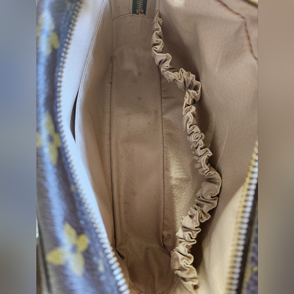 Louis Vuitton Trousse 23 Shoulder/Crossbody Bag - Picture 9 of 17